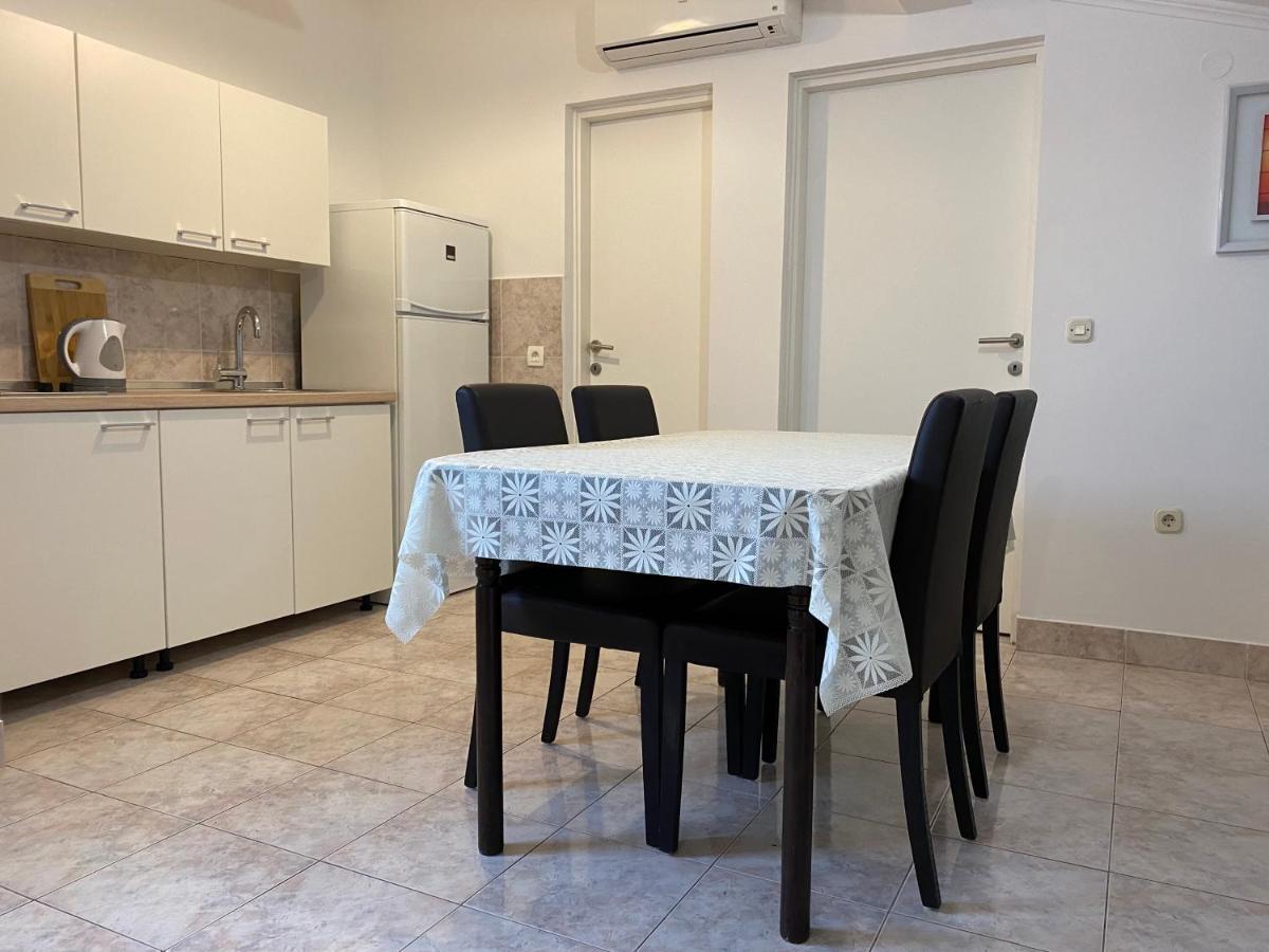 Emanuela 2 Apartment Novalja Exterior photo