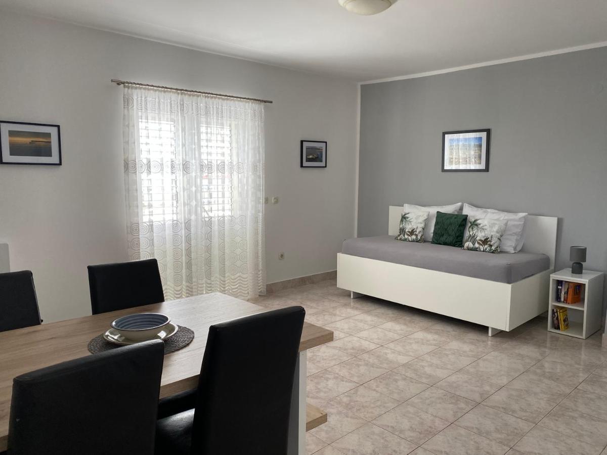 Emanuela 2 Apartment Novalja Exterior photo