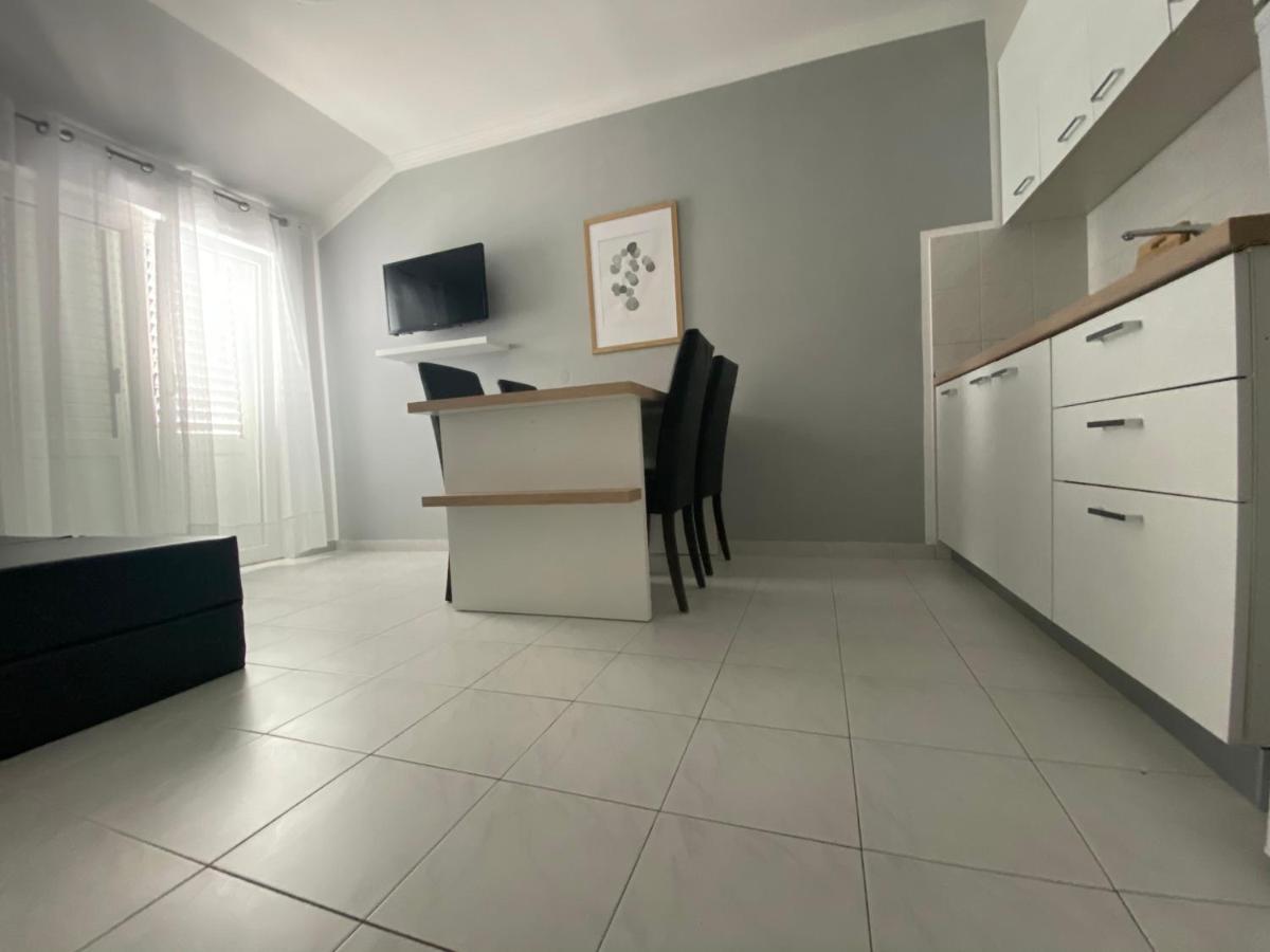 Emanuela 2 Apartment Novalja Exterior photo